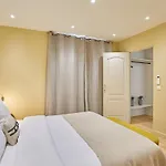 Apartment Center Of By Prestige Paris
