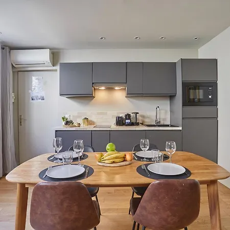 Center Of By Prestige * 파리