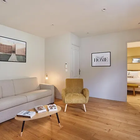 Center Of By Prestige 아파트 파리